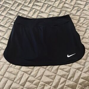 NIKE TENNIS SKIRT BLACK COLOR SIZE MEDIUM